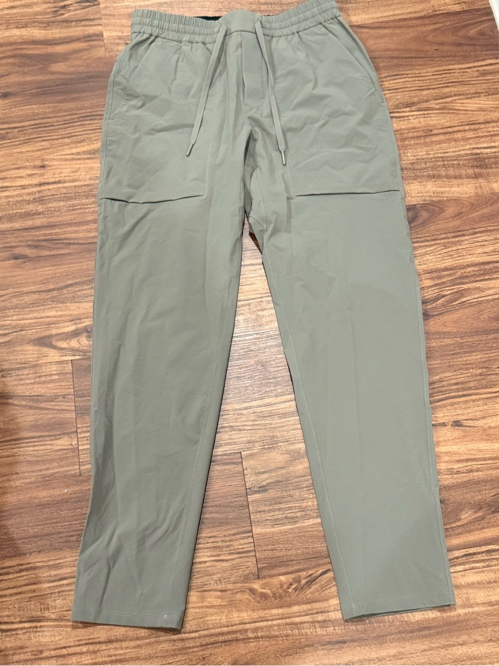 Lululemon Bowline Pant 30"
Stretch Ripstop Rover Green Medium